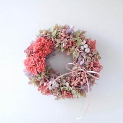ふるさと納税 山梨県 プリザーブドフラワーのカーネーションリース　モーヴピンク |  | 01