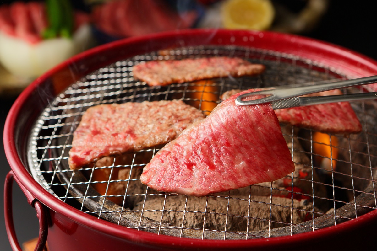 【先行予約】 令和8年産 米沢牛 焼肉 夏野菜 ご当地食材 セット 米沢牛 ロース カルビ トウモロコシ ピーマン 長茄子 焼肉のたれ 辛みそ 2026年8月上旬～下旬頃 お届け予定