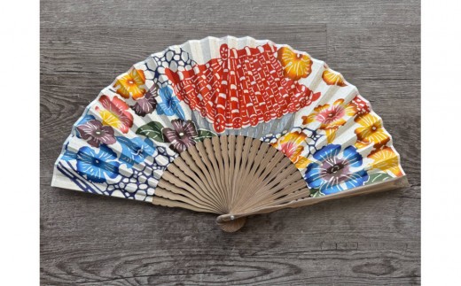 手染めびんがた月桃紙扇子〜首里のまちなみ〜