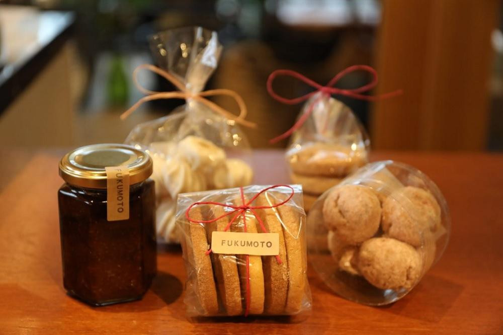 
            焼き菓子 詰合せ ギフトボックス (焼き菓子3～4点・ジャム1瓶)  焼菓子 ジャム ギフト プレゼント フルーツジャム おまかせ クッキー 菓子 お菓子 季節のお菓子 春 夏 秋 冬 旬 滋賀 彦根
          