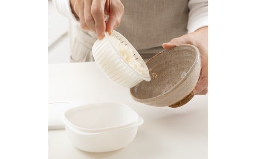 蒸気であたためる冷凍ごはん容器　2個組【5色から好きなカラーを選べる】 クリア / 奈良県 葛城市 容器 プラスチック ライクイット 冷凍ご飯 ザル型【like090-2】_イメージ3