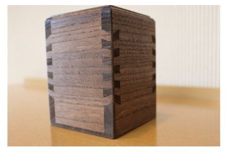 熟練桐たんす職人が手作りした桐の菊組ペン立て　【11246-0138】