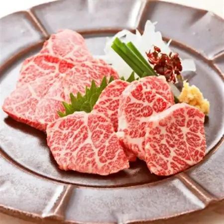 プレミアム三角バラ 馬刺し 約100g(益城町)【配送不可地域：離島】【1576307】