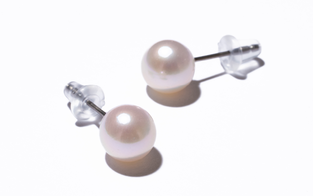 617 アコヤ真珠ピアス 純チタン7.5mmup　ジュエリー 貴金属 宝石 定番 フォーマル ギフト 贈り物 シンプル 冠婚葬祭 結婚式 入学式 卒業式 伊勢志摩