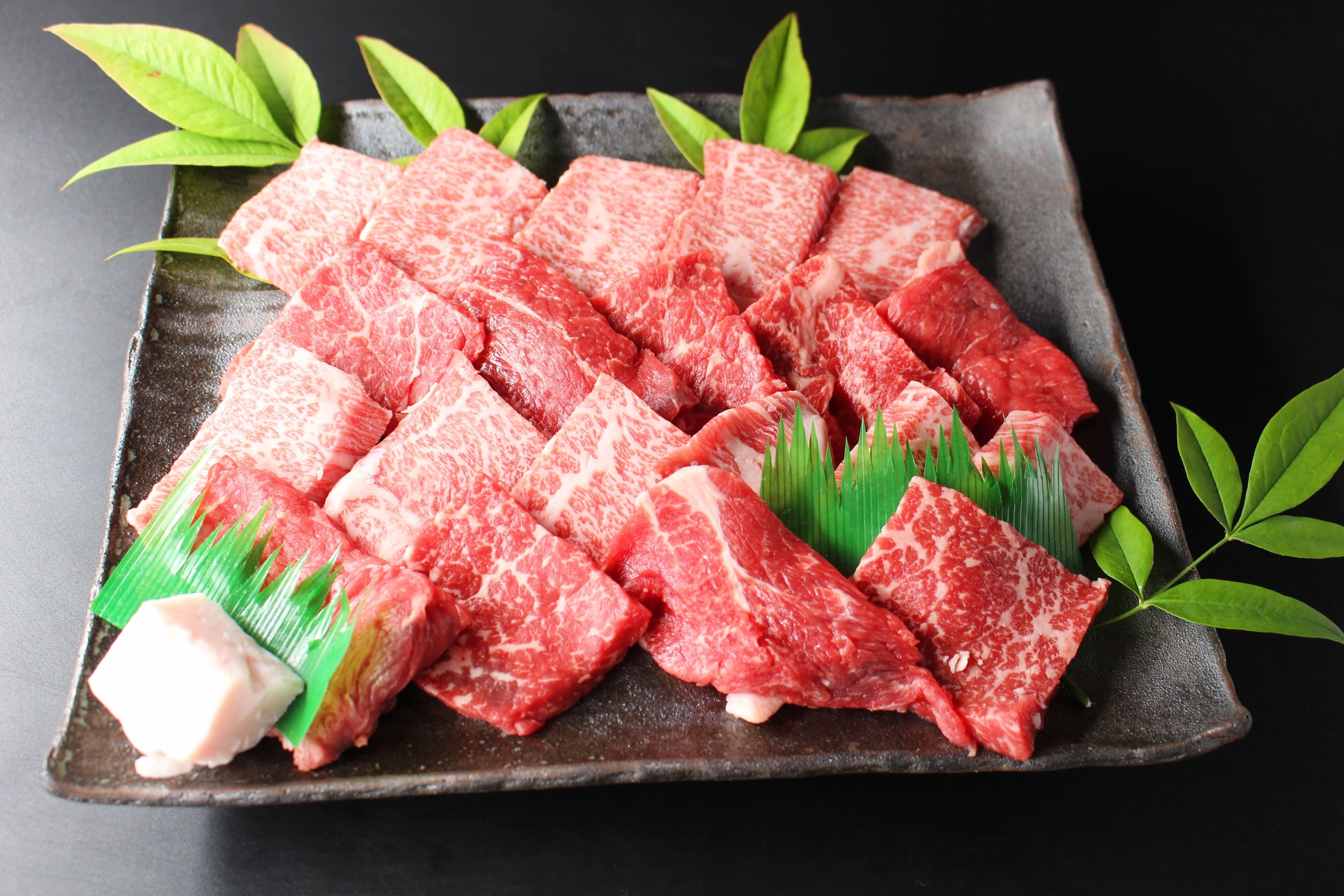 【ふるさと納税】極上近江牛　モモ・バラ焼肉セット【500g】 牛肉 美味しい ブランド牛 高級 人気 国産 楽天 寄付 返礼品 お歳暮 ギフト プレゼント お祝い 贈り物 ふるさと納税 近江 東近江 E-E10 株式会社びわこフード(近江牛専門店 万葉)
