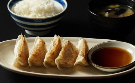 山八餃子お試しセット★人気の餃子2種食べ比べセット（山八餃子・黒豚餃子）【特製たれ付】計32個[H4429]