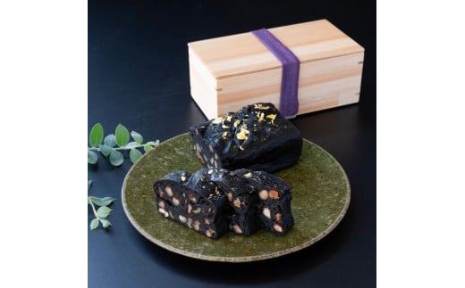 
            ［檜の木箱入り］紀州漆黒プレミアムケーキ「光明」
          
