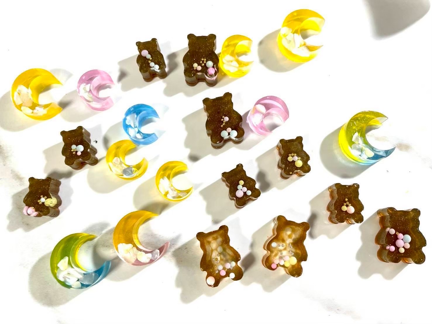 星座キーホルダー /レジン製キーホルダー 天然石 ハンドメイド アクセサリー