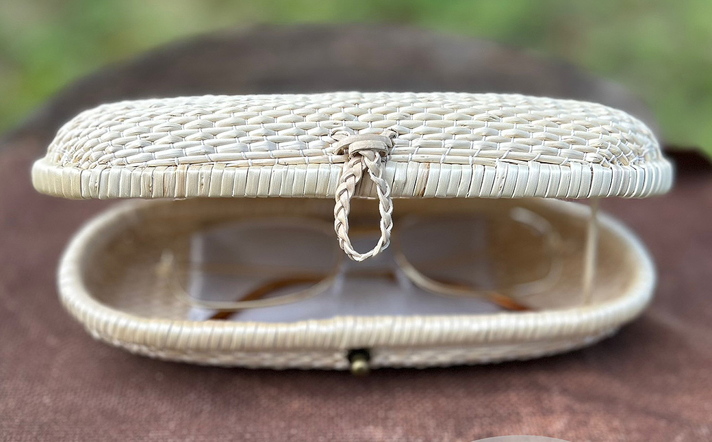 migiwa 生成りメガネケース / 伝統工芸品 行李編み メガネケース メガネ入れ 眼鏡 めがね 天然素材 高級 おしゃれ 和テイスト 大人 手作り ハンドメイド 日本製