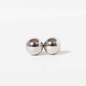 プラチナ　3mm　丸玉ピアス