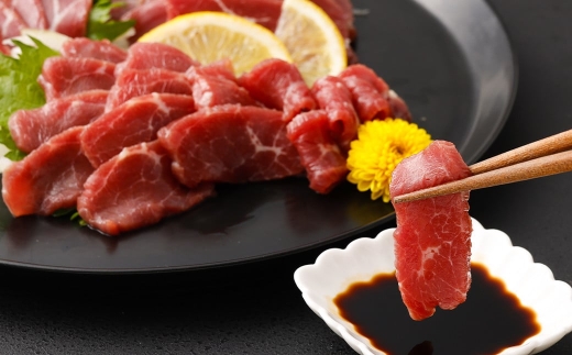 熊本県産あか牛ヒレ肉 ・ 馬刺し 食べ比べセット ヒレ肉 約800g （ 6枚前後 ） 馬刺し 約200g （ 赤身約100g ・ 霜降り約50g ・ たてがみ約50g ） 合計約1kg 肉 お肉 ニク にく 食肉 牛肉 牛 あか牛 ヒレ肉 馬刺 馬肉 馬 赤身 冷凍 熊本県産
