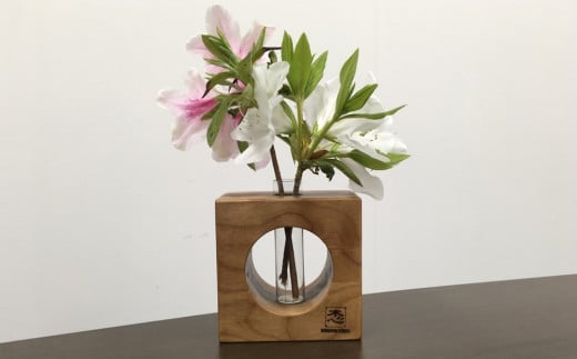 【1品物】木目を生かした1輪挿し【野花 木工 天然材木 花挿し 花瓶 インテリア ウォールナット アルダー アカシア】 K052009