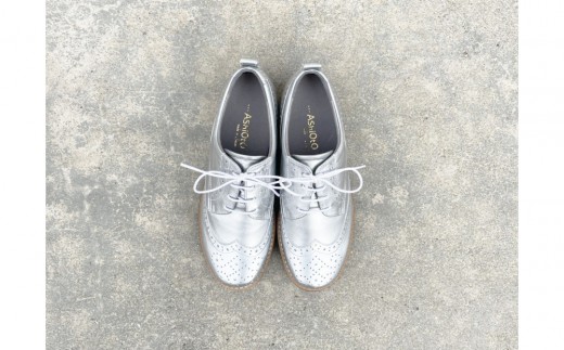 軽量メダリオンシューズ　【シルバー / サイズ　22.5センチ】