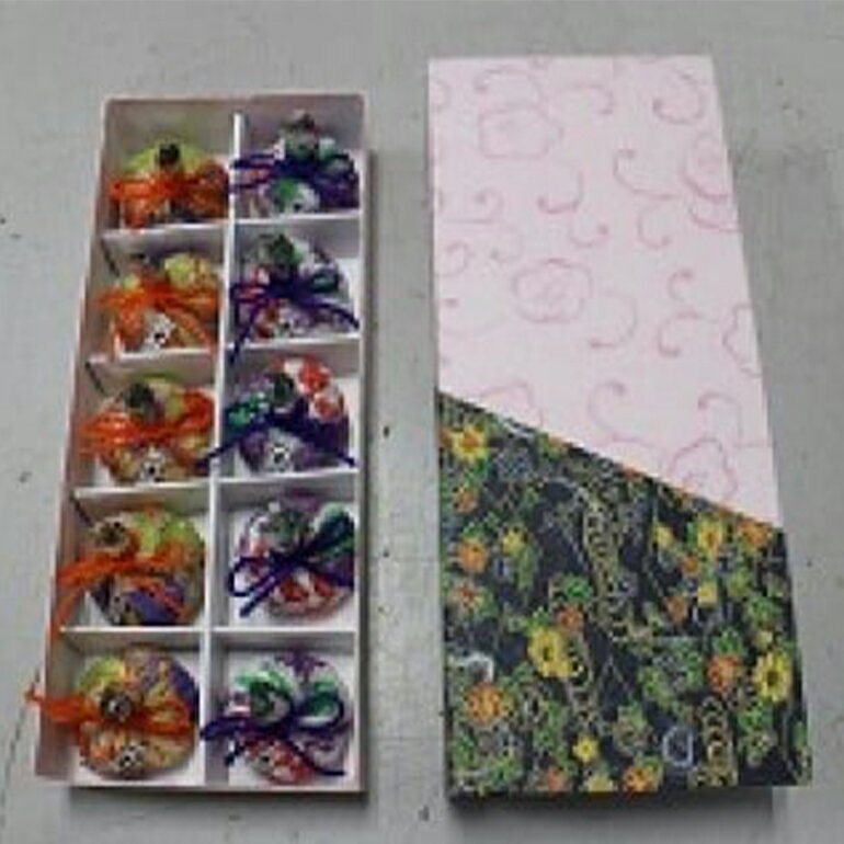 【ふるさと納税】和菓子 栗づつみ 10個入り 渋皮栗 黒餡 白餡 贅沢仕立て スイーツ お茶請け お菓子 お茶うけ 常温保存 ギフト プレゼント 贈答用 贈答品 茨城県 石岡市 (E14-003)