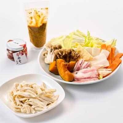 ふるさと納税 山梨市 【ほうとう味比べ大会3連覇・殿堂入り】黄金ほうとうフルセット3人前+特製辛味噌(ほうとう蔵 歩成) |  | 02