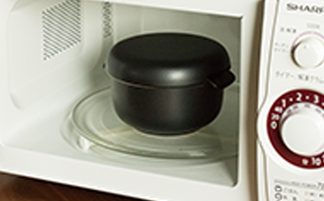 【萬古焼(ばんこやき)】Handmade土鍋 弥生陶園　職人が一つ一つ丁寧に成形し焼き上げる、こだわりのおひつ　土鍋の国内生産80％のシェアを誇る伝統の萬古焼　TS-402　丸おひつ1合（黒釉）レンジ