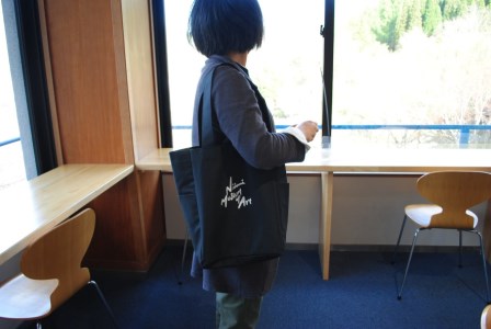新見美術館 オリジナルトートバッグ（Mサイズ） 図録「華麗なる日本画コレクション名品選」