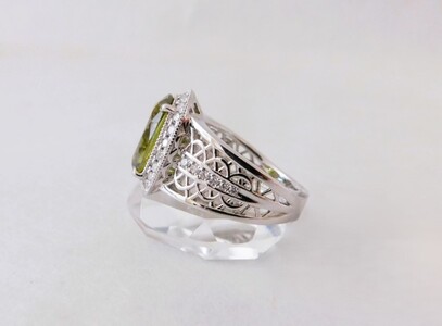 【一点もの】Pt900　スフェーン（4.86ct）ダイヤモンドリング　K53　K06094-H
