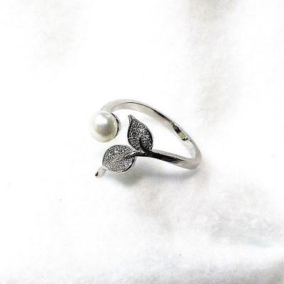 ふるさと納税 伊勢市 リング・ふた葉(淡水本真珠・ボタン)SV製 1925 |  | 01