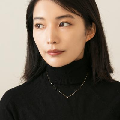 ふるさと納税 甲府市 K18イエローゴールド 人気デザイン V型ダイヤモンドネックレス/上品な煌めき/K18-01-03 |  | 02