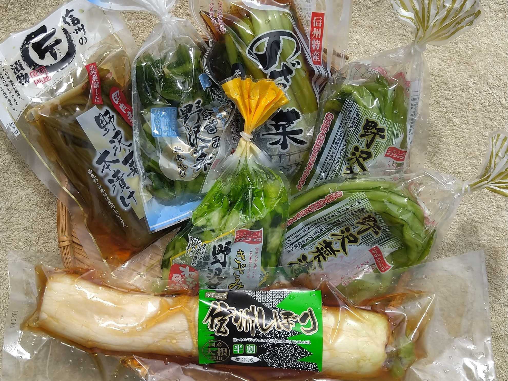 国産の野沢菜と大根を中央アルプスの地下水で漬け込みました