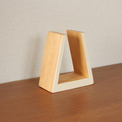 ふるさと納税 美幌町 三角のブックスタンド ナチュラルカラー×ホワイト【申込後に製作いたします】