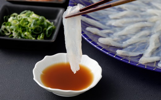 戸石産とらふぐ刺身＆鍋用アラ／昆布セット 【2026年11月上旬～2027年3月下旬発送予定】 魚 魚類 フグ ふぐ 河豚 とらふぐ 鍋 鍋料理 鍋セット 刺身 アラ 昆布 出汁