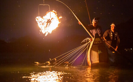 【繁忙日】ぎふ長良川の鵜飼高級観覧船（花篝）15名貸切招待券 岐阜 観光 チケット 岐阜市/鵜飼高級観覧船事務所[ANBA011]