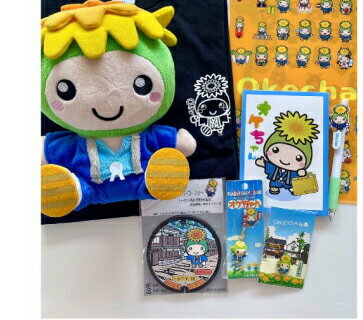 【ふるさと納税】おすわり オケちゃん セット| オケちゃん ゆるキャラ グッズ ご当地 キャラクラー ぬいぐるみ Tシャツ メモ帳 マンホールコースター ピンバッチ ストラップ クリアファイル シャープペンシル オリジナルグッズ おけちゃん べに花 グッズ 埼玉県 桶川市