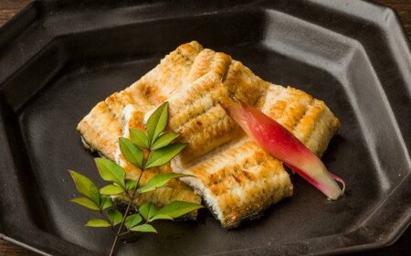 うなぎの白焼き（大）5本　タレ付き 山椒付き
