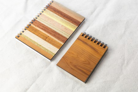 飛騨の木リングノート/A6＆A7 2冊セット ストラップ付き ノートブック 文房具 木製 一枚板 しましま 種類おまかせ [Q1645x]