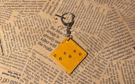 馬最優先キーホルダー　/ 競馬 馬 本革 牛革 革小物 レザー ファッション 小物 ハンドメイド キーホルダー グッズ / 栗東市 / 株式会社ブルズエフ[BIAU593]