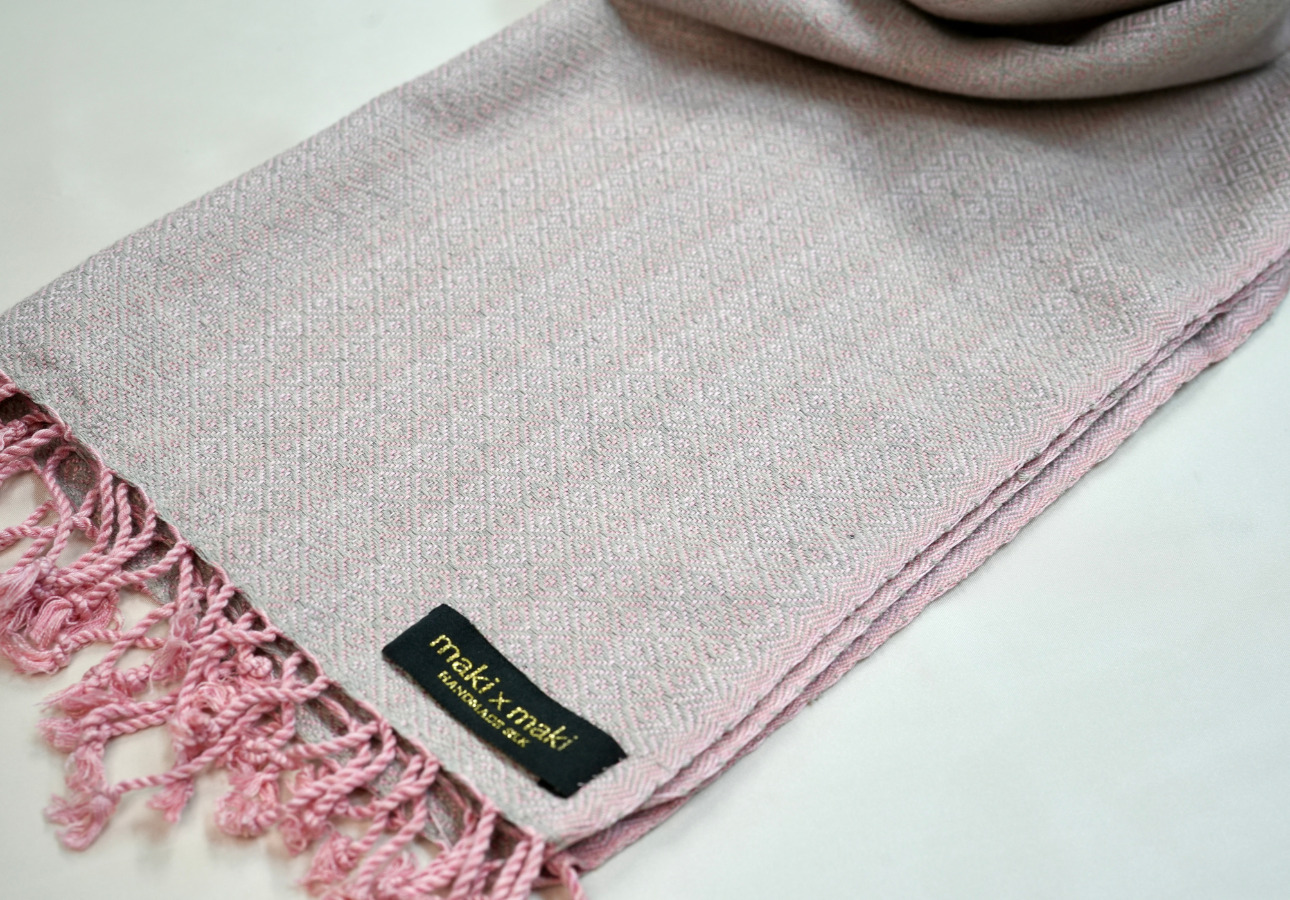 【makixmaki】ハンドメイド上質コットン ジャガード織ストール（フェアトレード） ピンク&グレー