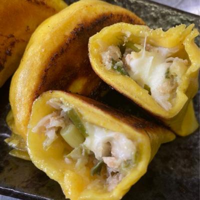 ふるさと納税 釧路市 肉餃子・しあわせの黄色いチーズ&バター・昆布と牡蠣の旨味だし餃子 F4F-2514 |  | 02