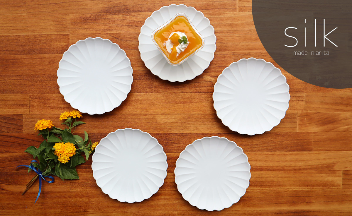 
                  【デザート皿にも！かわいい和食器】有田焼 菊割銘々皿 silk 5枚セット【まるふく】取り皿 取皿 とりざら 取り皿セット ケーキ皿 銘々皿 銘銘皿 ケーキプレート 食器 器 うつわ aq053
                
