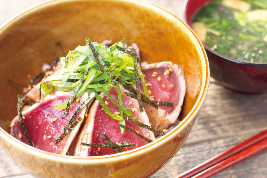【訳あり】藁焼きかつおのたたき 1kg (藻塩付き) / 増量 訳アリ 鰹 カツオタタキ カツオのたたき 鰹のたたき 丼 刺身【nks103B】