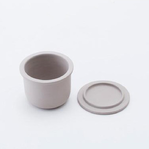TOKONAME SUYAKI CROCK ＆ SPOON・GRAY 陶器 常滑焼 日本製 調味料 乾物 塩 保存容器 サラサラ 固まらない 湿気ない 湿気防止 スプーン付き 甕 蓋付き キッチン用品