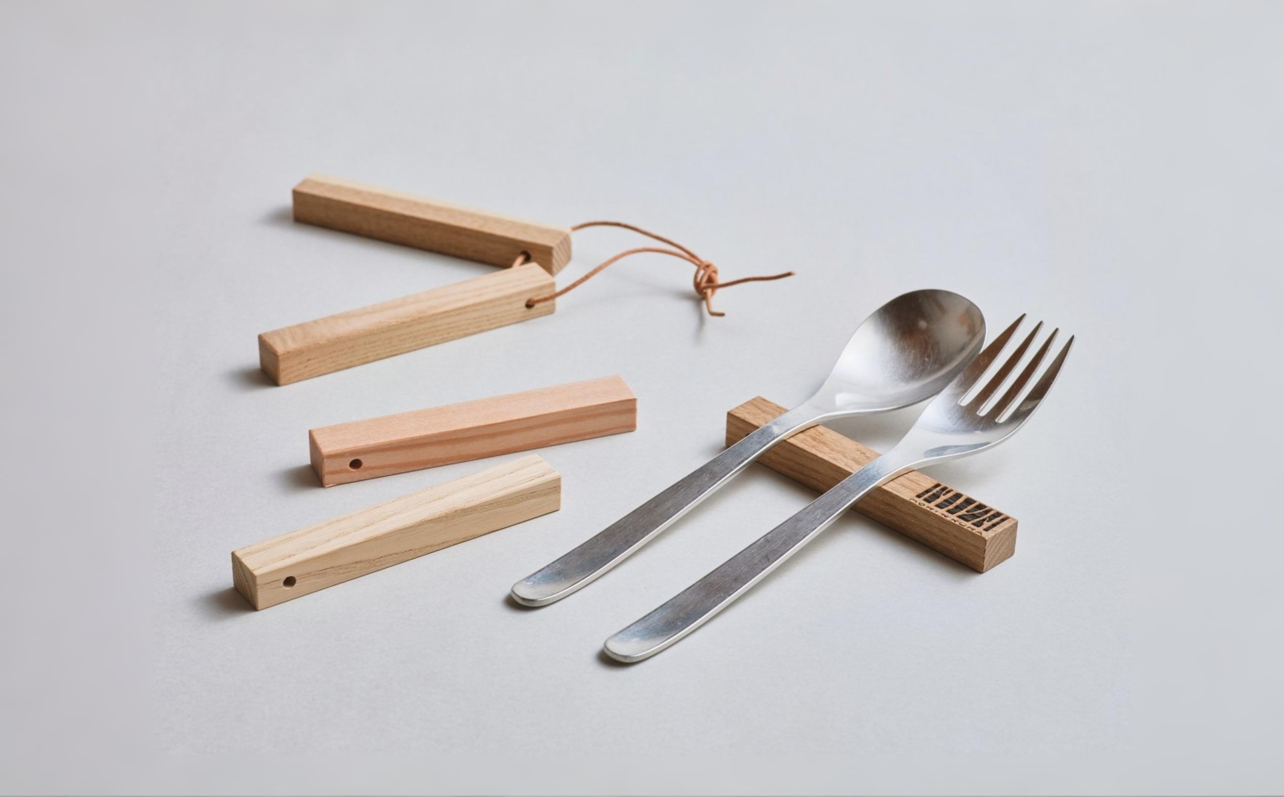 
            北アルプスの森から生まれたシリーズ 角棒/長野県白馬村  クラフト  木製  カトラリー置き  コースター  キーホルダー  ハンドメイド  サステナブル  エコプロダクト  地場産品  贈り物  ギフト【O0920717】
          