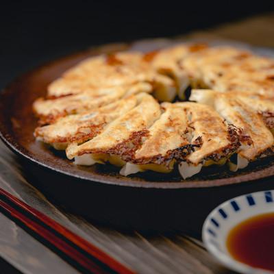 ふるさと納税 太田市 餃子の金星の素材のうまみを最大限に引き立たせた秘伝の味　特撰生餃子80個入り　タレ付き
