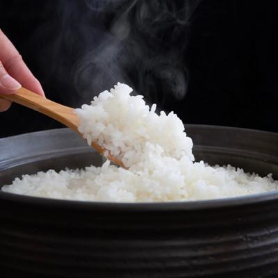 ふるさと納税 松江市 【毎月定期便】プレミアム仁多米(なおらい米)真空パック　2kg×5袋(松江市)全3回 |  | 01