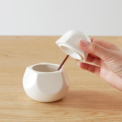 ふるさと納税 清須市 洋梨の形のシュガーポット poire 白　【ttyokzk ceramic design】 |  | 02