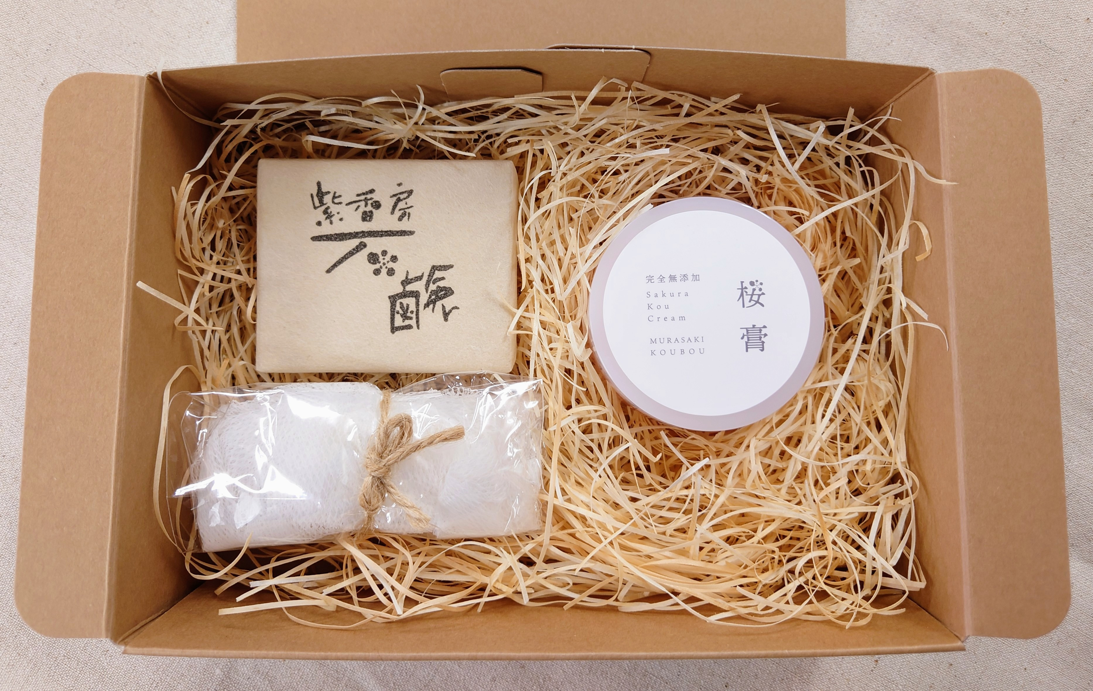 
紫香房ギフト②（桜膏30g１個、石鹸Ｓ45g１個）
