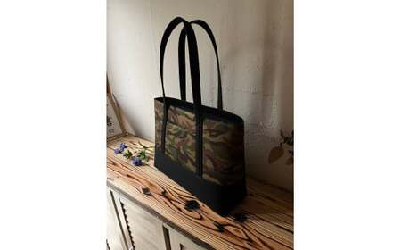 【2026年6月上旬発送開始】【 AKIRA オリジナル】【マツコの知らない世界 で紹介されました！】 大きなトートバッグ メンズショルダータイプ 迷彩×黒帆布 A4対応 大きい 大容量 軽量 軽い 