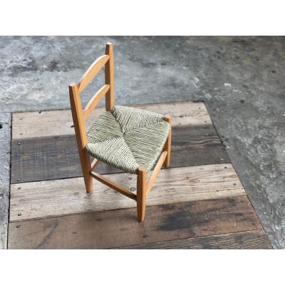 ふるさと納税 出雲崎町 い草座面の素朴なこども椅子 手作り 木製 【Ojn Handmade Hut】 新潟県 出雲崎町