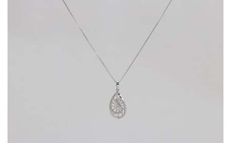 K18WG 計0.23ctの1個のダイヤとまわりに32個の小さなダイヤ付きのペンダント [Islauth 山梨県 韮崎市 20742166]