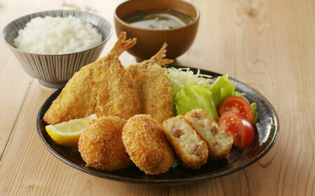 揚げ物おかず食べ比べセット（アジフライ8匹＋イカ入りコロッケ15個） / 佐賀県 / 丸福水産 [41AOCS006]