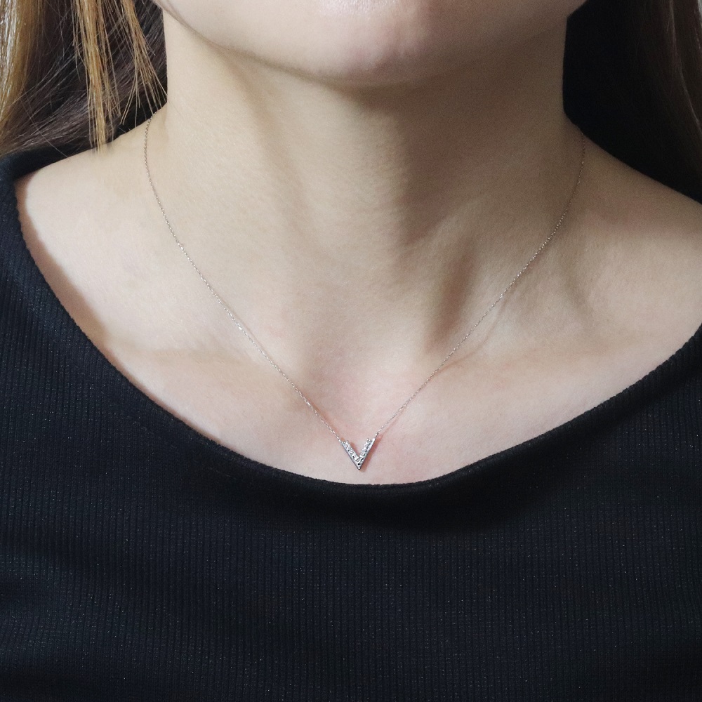 プラチナ 0.06ct V字ダイヤモンドネックレス　BQ-187