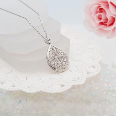 ふるさと納税 山梨県 PT900/PT850 0.02ctしずく型ダイヤモンドペンダント　HH018647 |  | 02