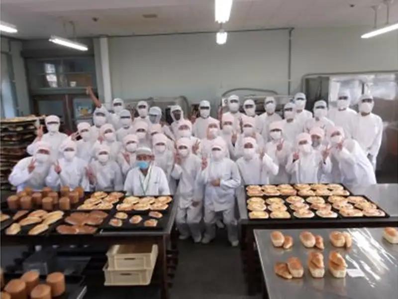 パン 無添加 老舗 4個セット ブレッド おまかせ ランダム 詰め合わせ ブランド認定 学校給食 朝食 朝ごはん 季節 おすすめ はだか麦 国産小麦 国産素材 おやつ こだわり 食物繊維豊富 安心 安