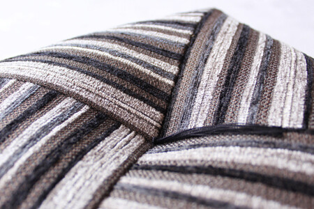 【洛中高岡屋】シンプルなデザインと素材感 おじゃみ座布団＜グラフ・ブラック＞[ 京都 老舗 座ぶとん クッション お手玉 黒 ストライプ リラックスアイテム 人気 おすすめ ラクに座れる 座り心地抜群